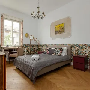 Apartment On The Square By Renters, Warsaw